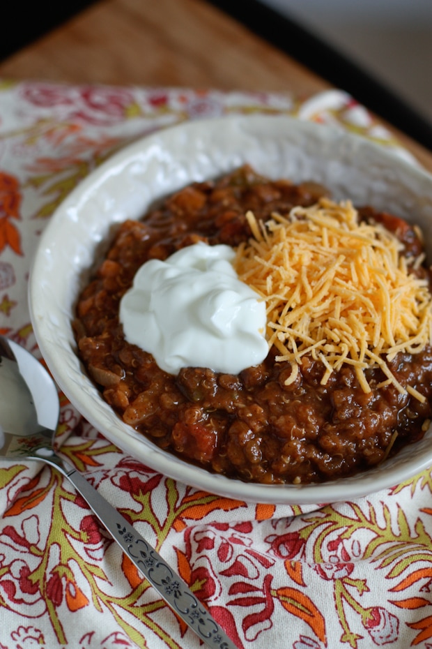slow_cooker_lentil_quinoa_chili_recipe-2aggieskitchen