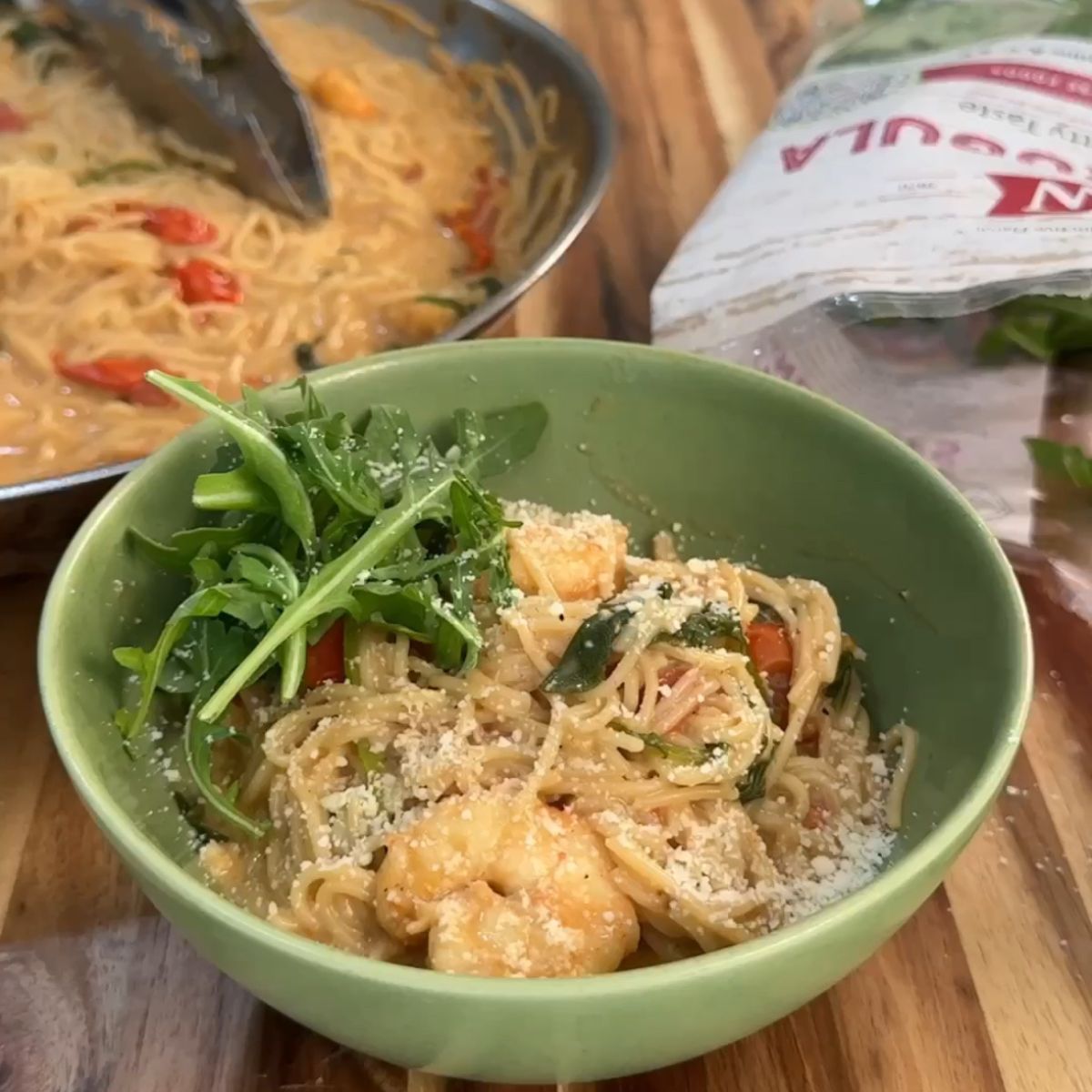 Creamy Garlic Shrimp Pasta with Arugula and Tomatoes